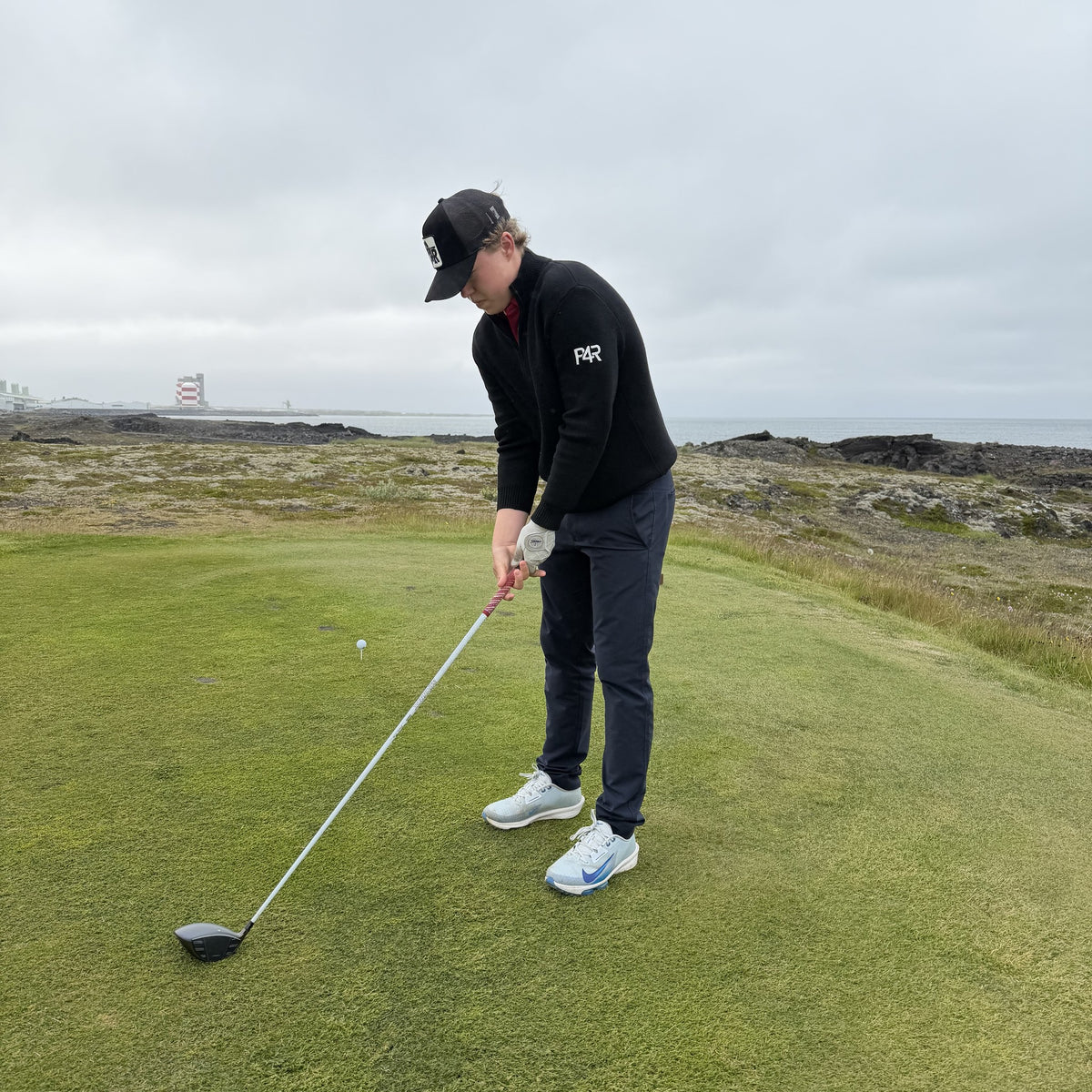 P4R Storm Knit Black á teig – BUILT FOR THE COURSE